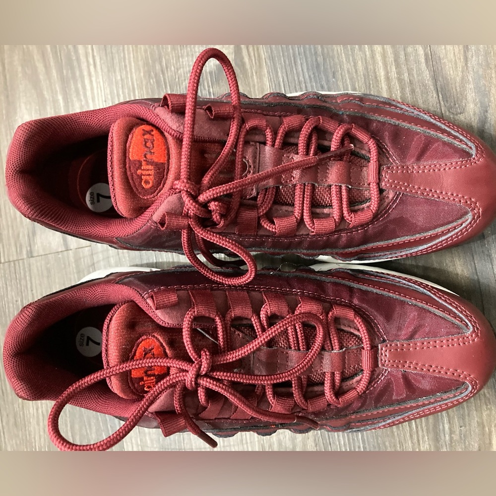 Nike Women’s Air Max 95 Sneakers in Burgundy and White - Picture 3 of 6